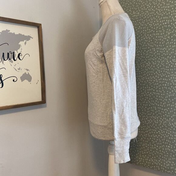 Athleta Light Gray Citytime Gray Mesh Shoulder Pullover Top Size XS - Picture 4 of 9